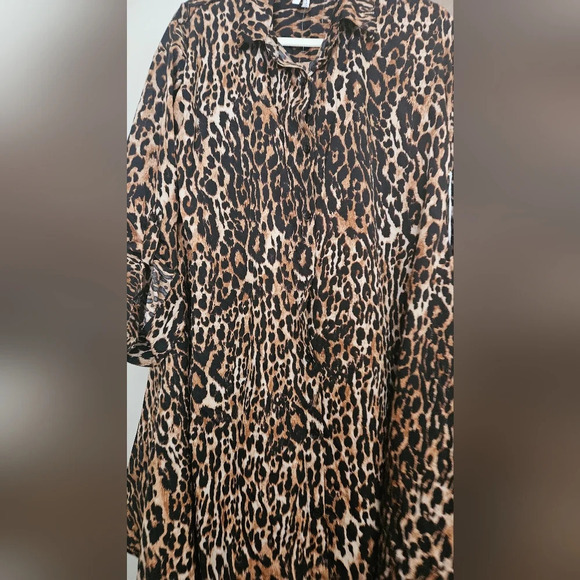 Truly 4 You Leopard print button down shirt dress. Size medium NWT - Picture 8 of 12